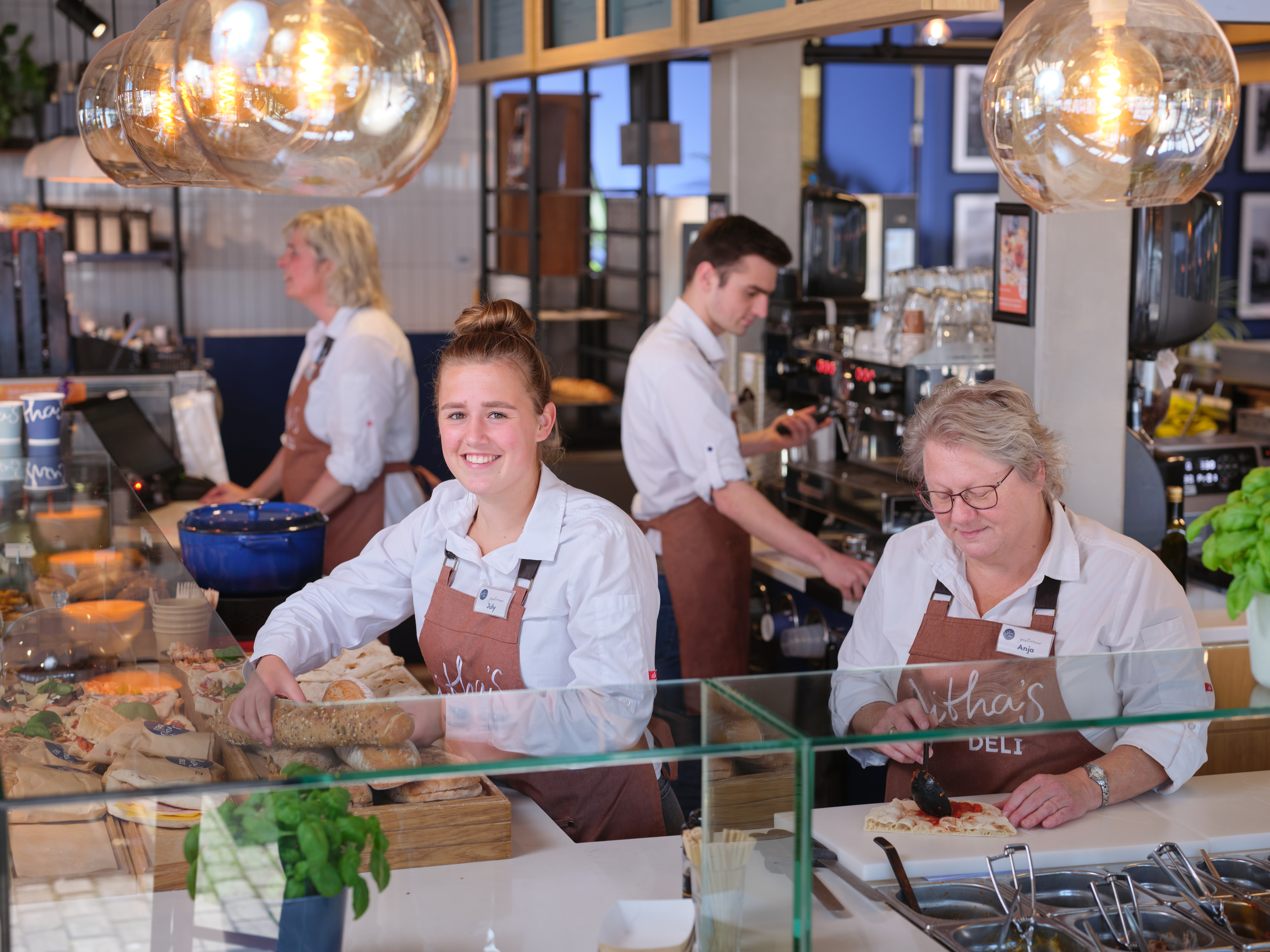 Jitha's Deli gastvrouw_gastheer 15